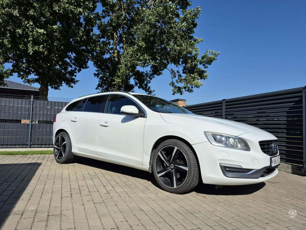 Volvo V60 2014 — interior