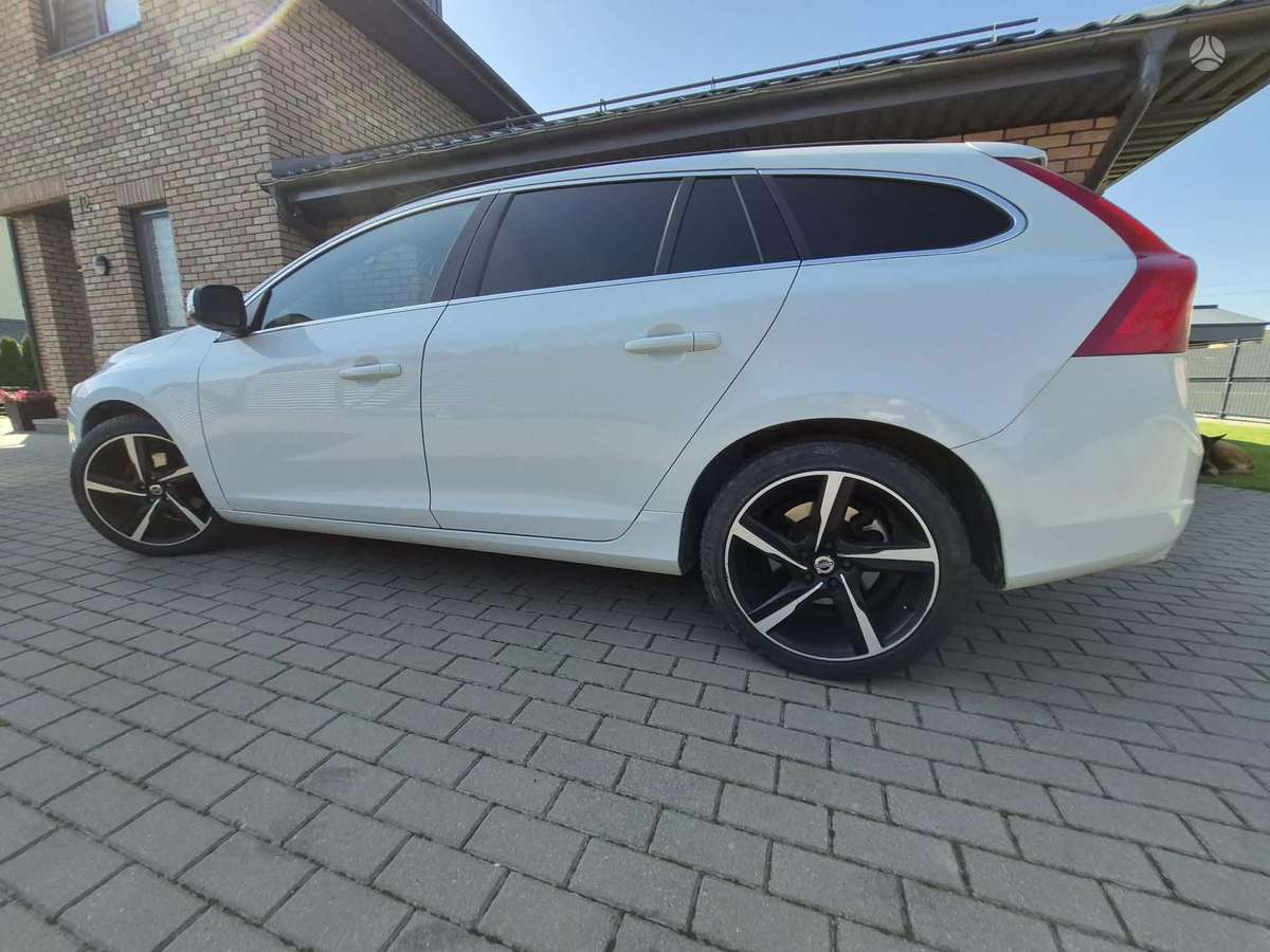 Volvo V60 2014 — engine 1969 cm³, 181 HP (133kW)