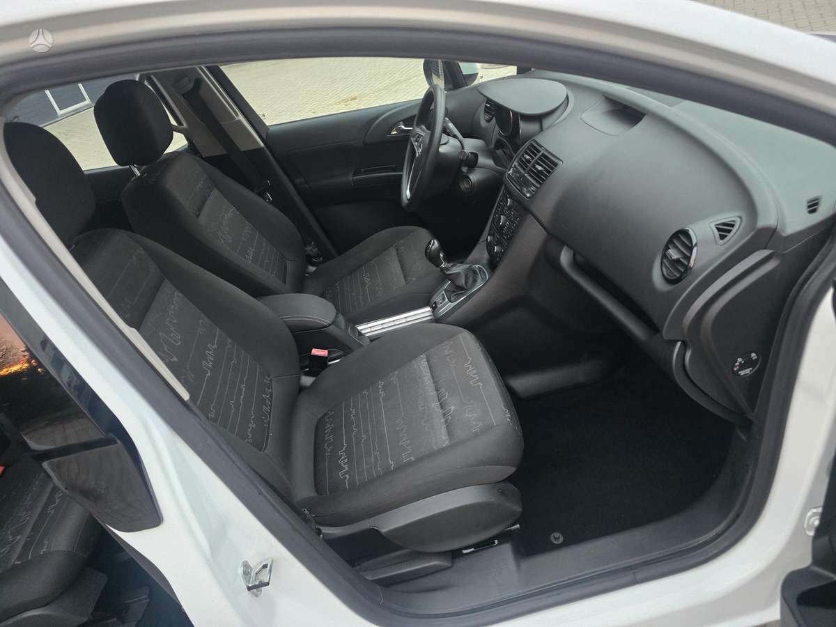 Opel Meriva 2015 — photo 11