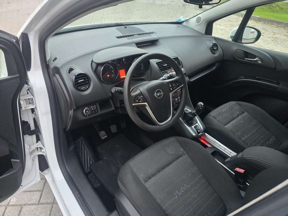 Opel Meriva 2015 — photo 14