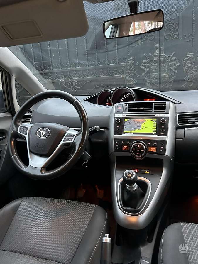 Toyota Verso 2015 — фото 15