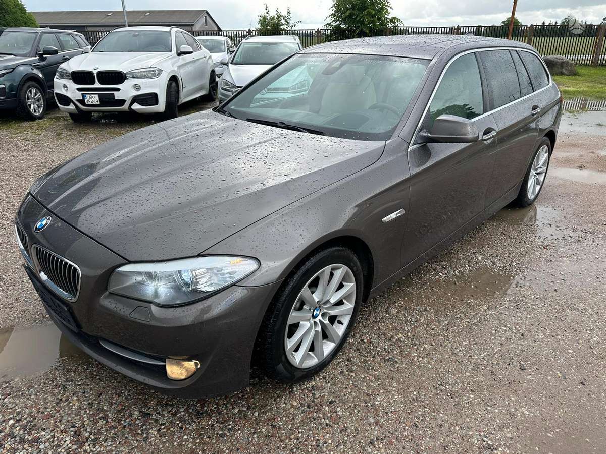 BMW 530 2013 — rear view