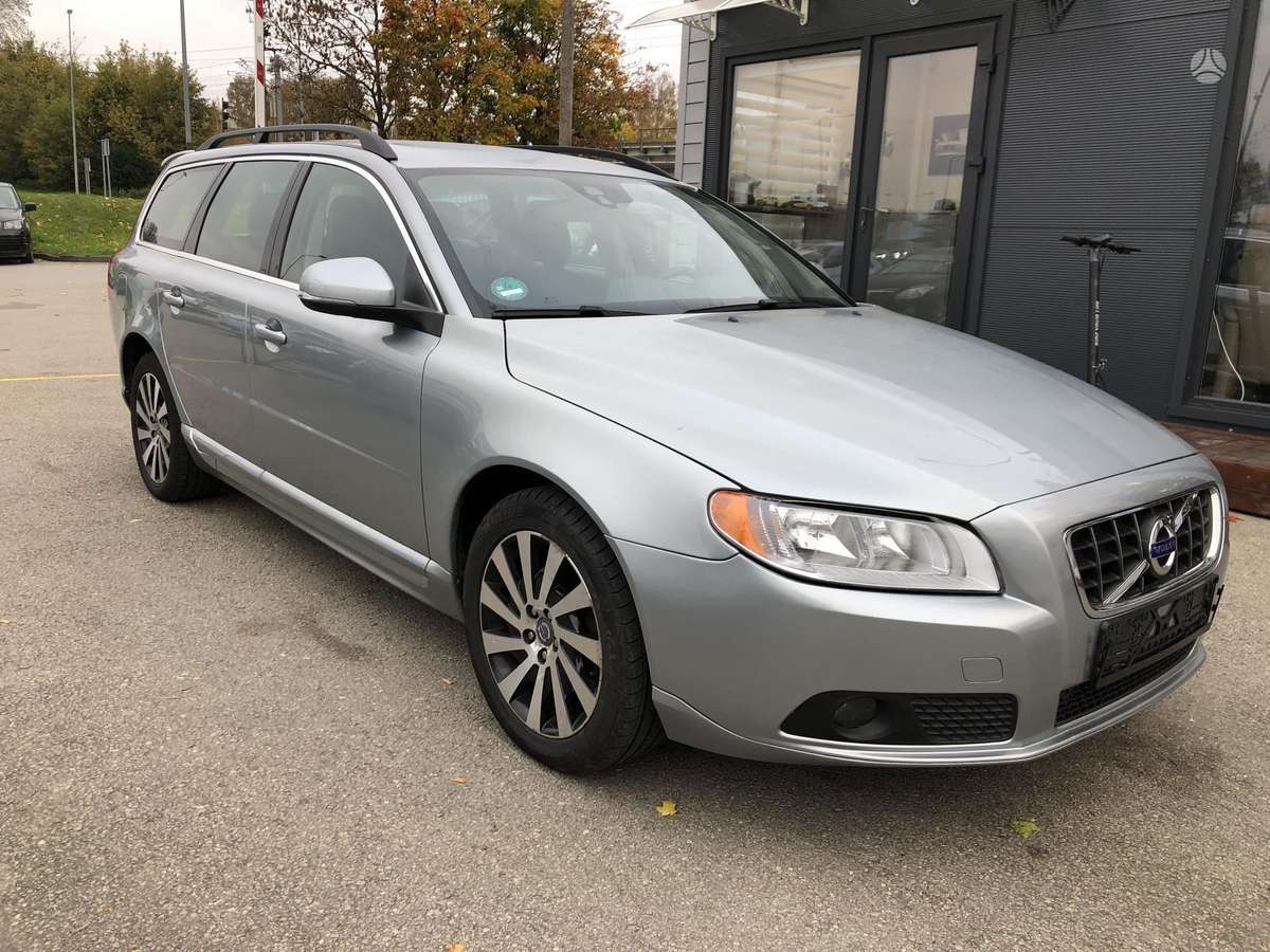 Volvo V70 2012 — салон