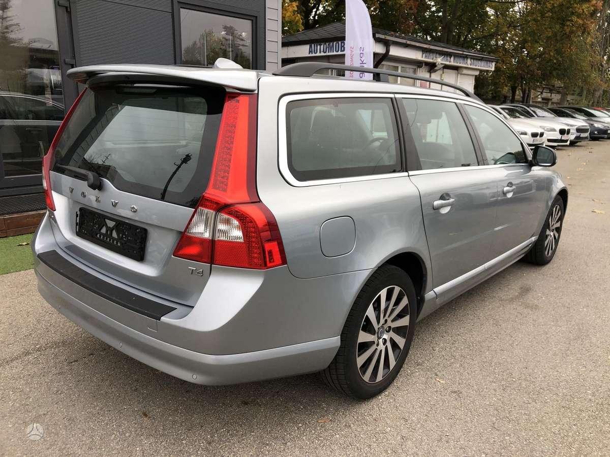 Volvo V70 2012 — двигун 1595 cm³, 179 HP (132kW)