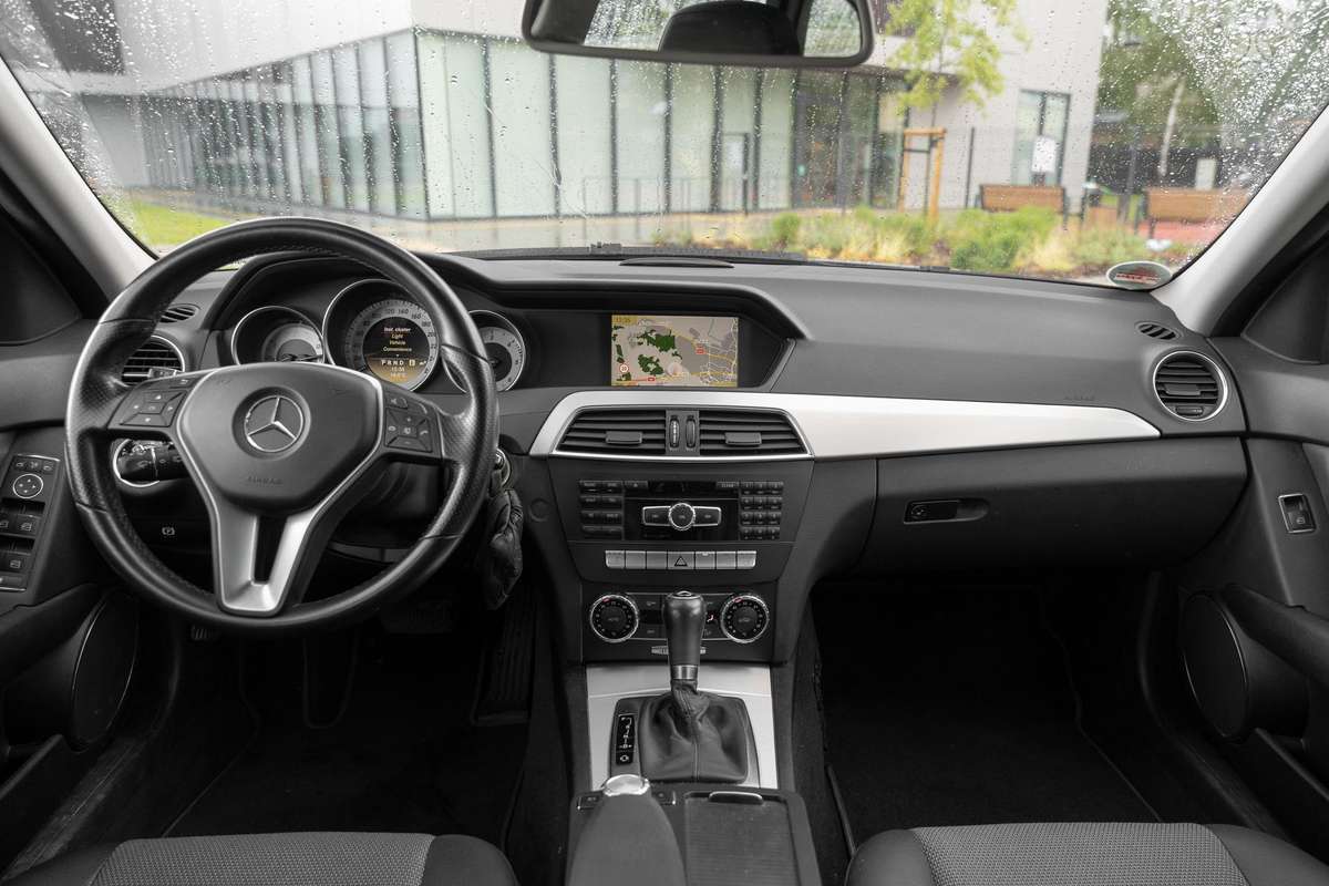 Mercedes-Benz C220 2012 — photo 13