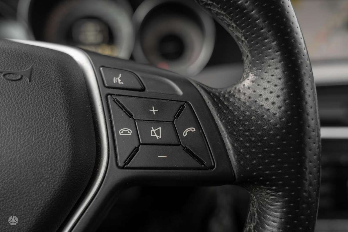 Mercedes-Benz C220 2012 — photo 19