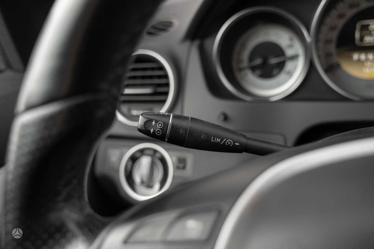 Mercedes-Benz C220 2012 — photo 22