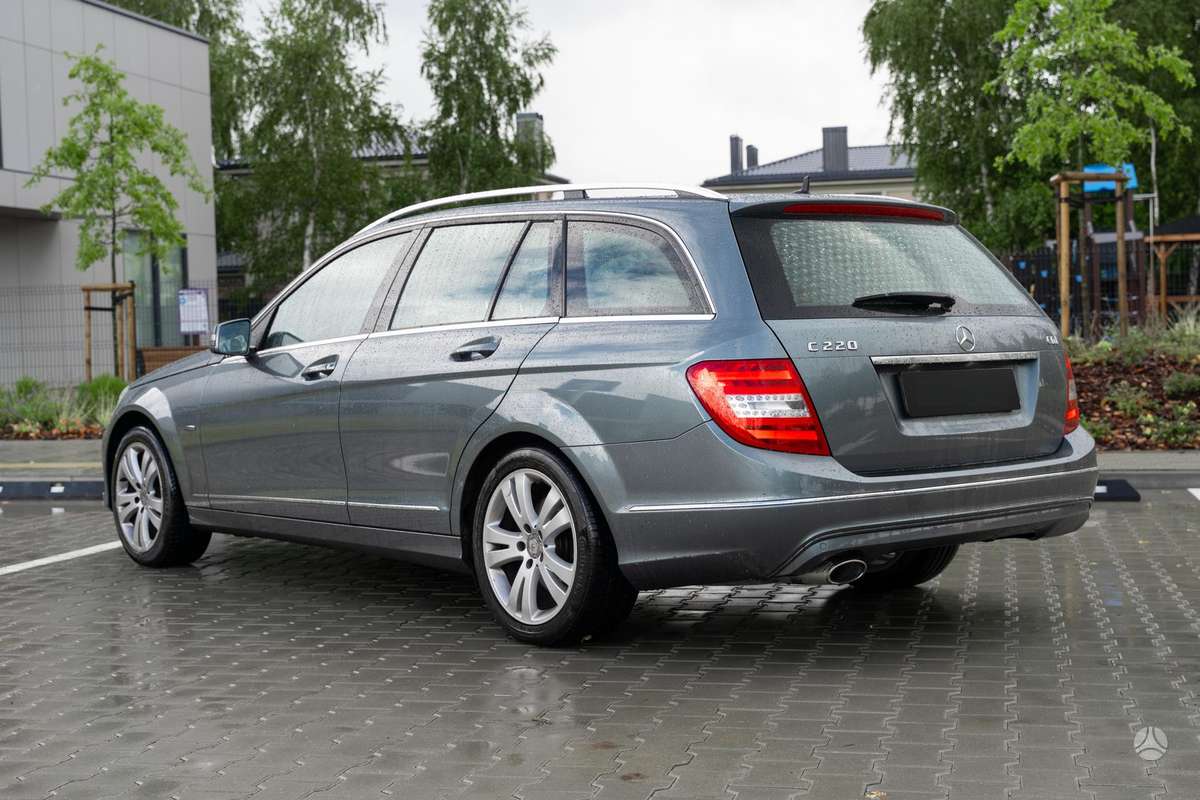 Mercedes-Benz C220 2012 — interior