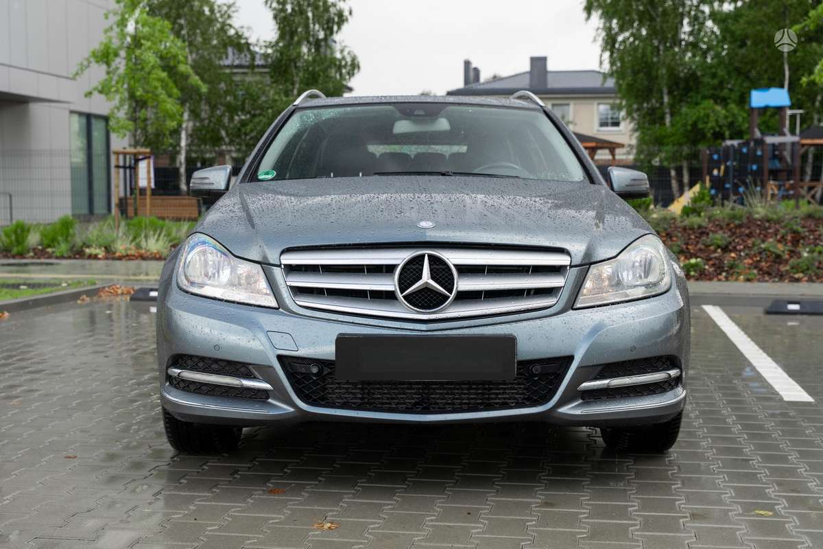 Mercedes-Benz C220 2012 — photo 9