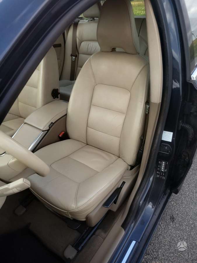 Volvo V70 2011 — photo 15