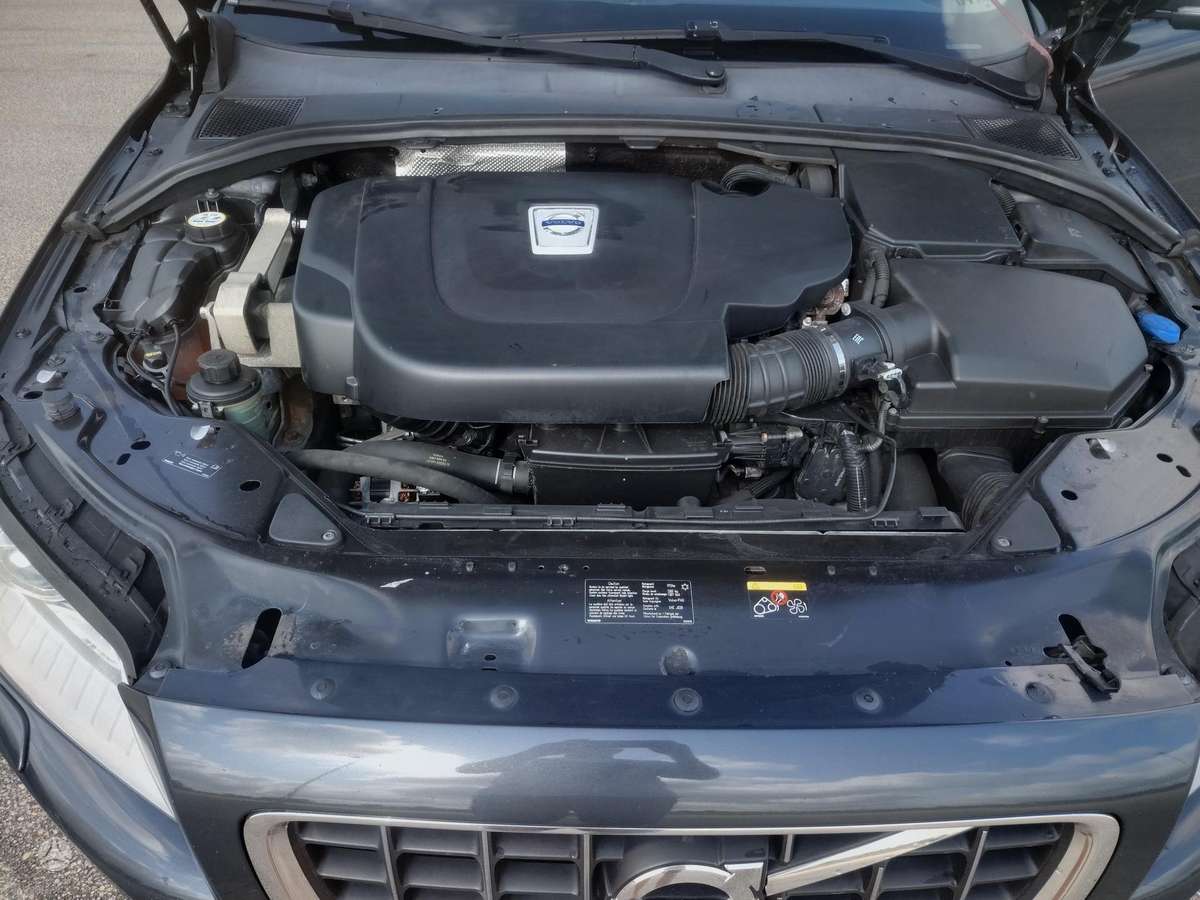 Volvo V70 2011 — photo 16