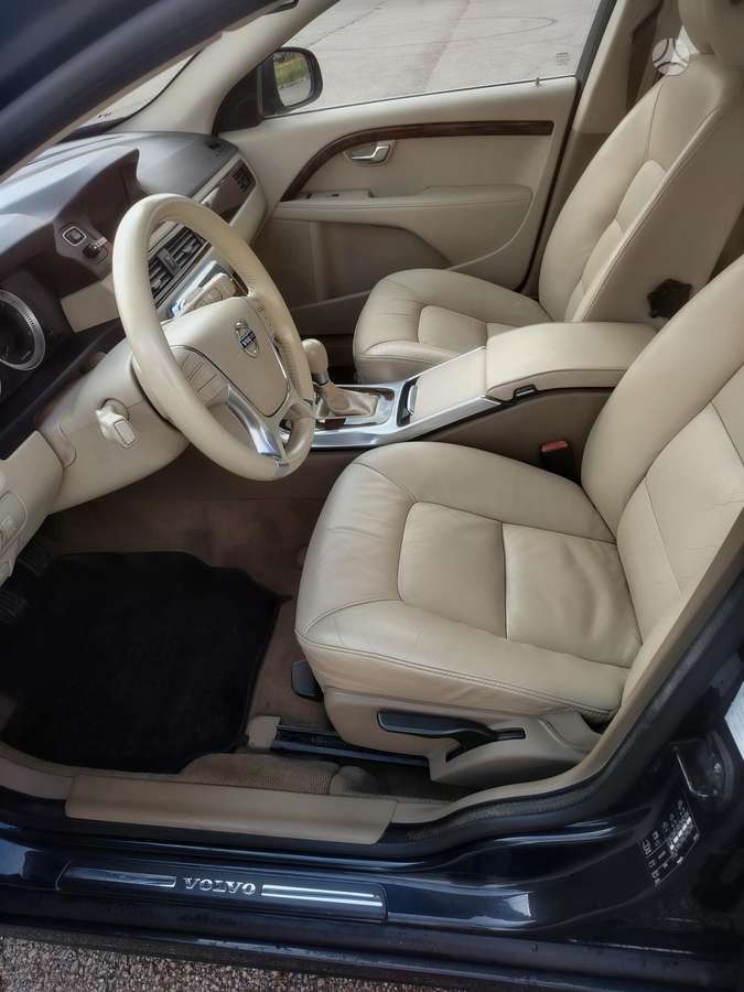 Volvo V70 2011 — photo 17