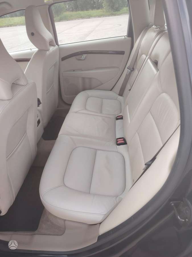 Volvo V70 2011 — photo 7