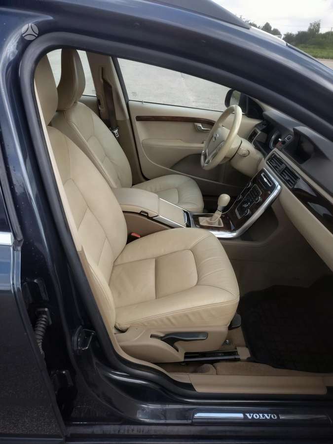 Volvo V70 2011 — photo 9