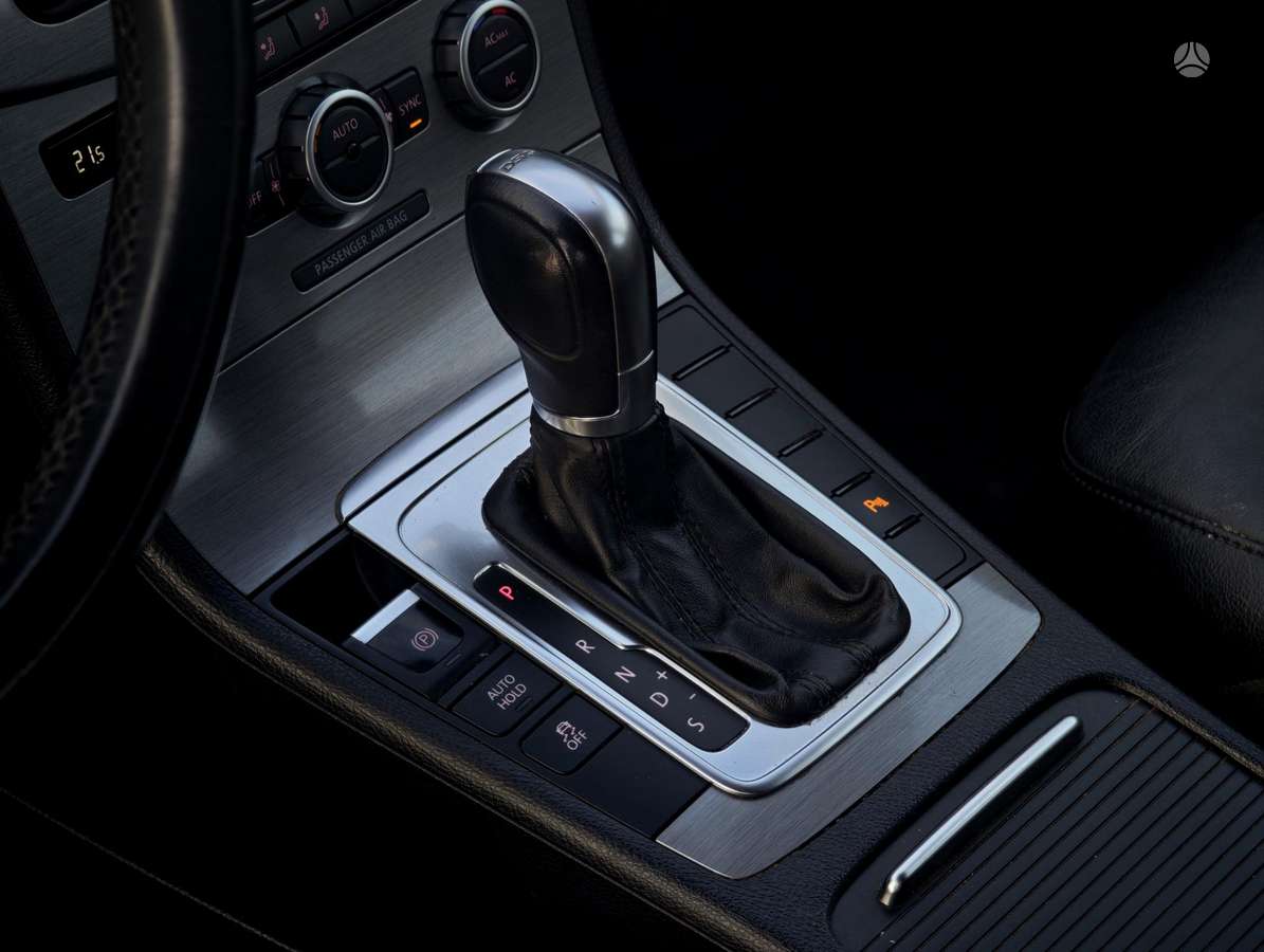 Volkswagen Passat 2012 — photo 11