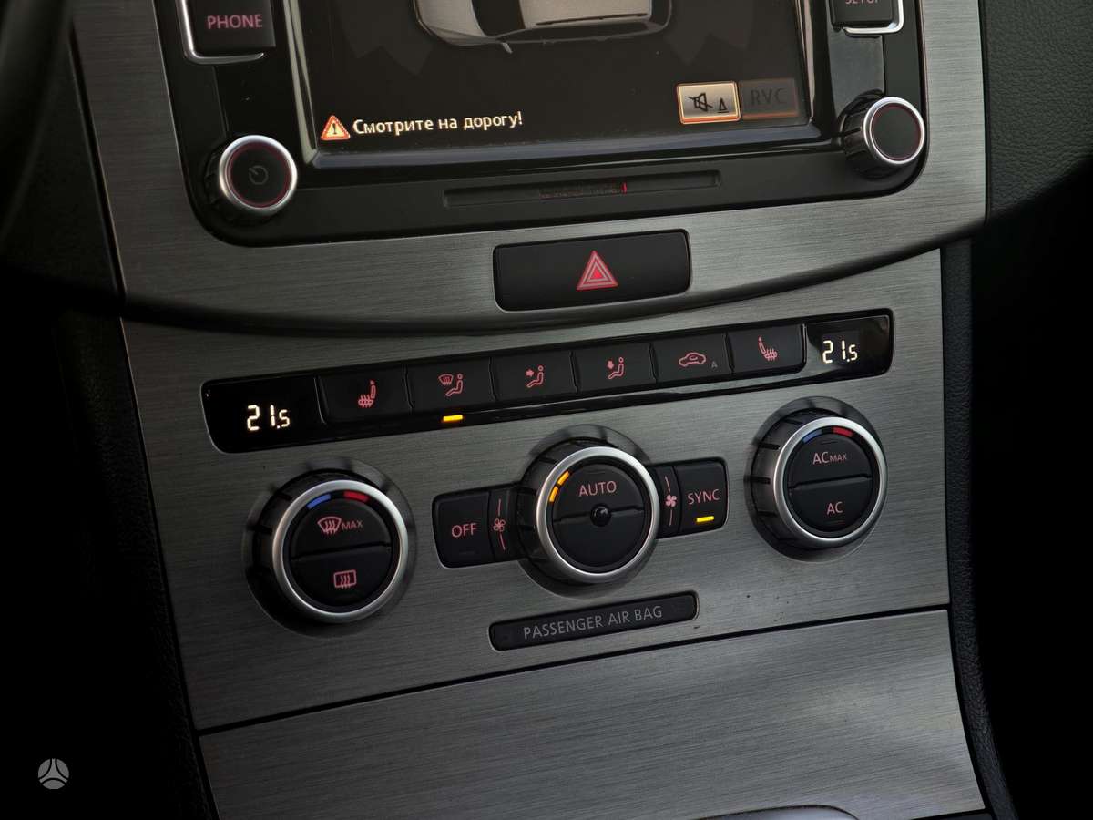 Volkswagen Passat 2012 — photo 12