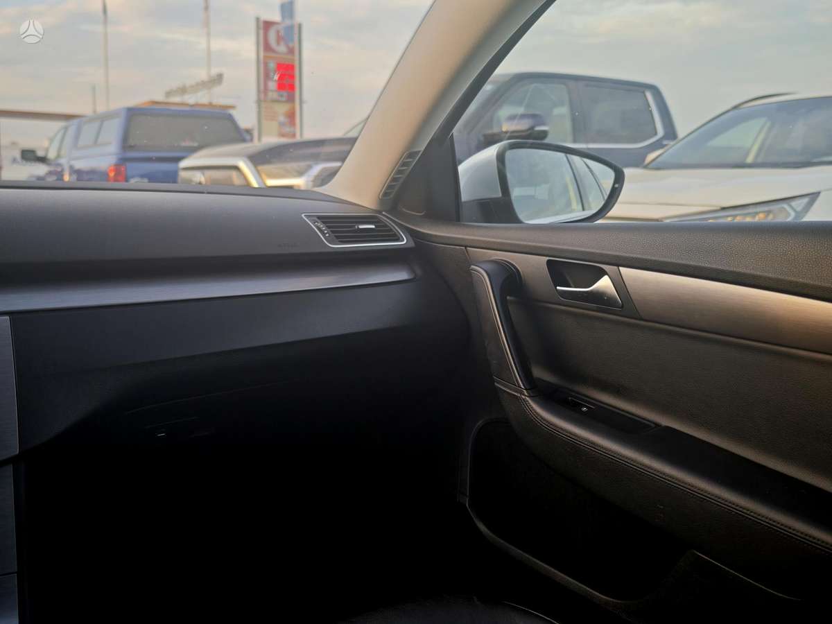 Volkswagen Passat 2012 — photo 14