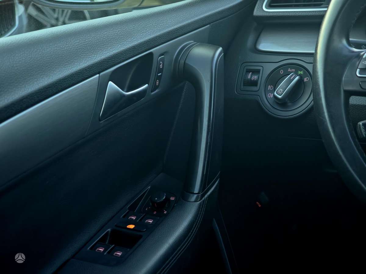 Volkswagen Passat 2012 — photo 15