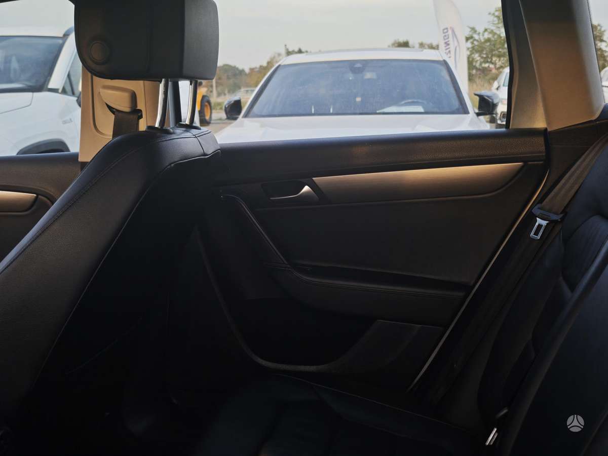 Volkswagen Passat 2012 — photo 17