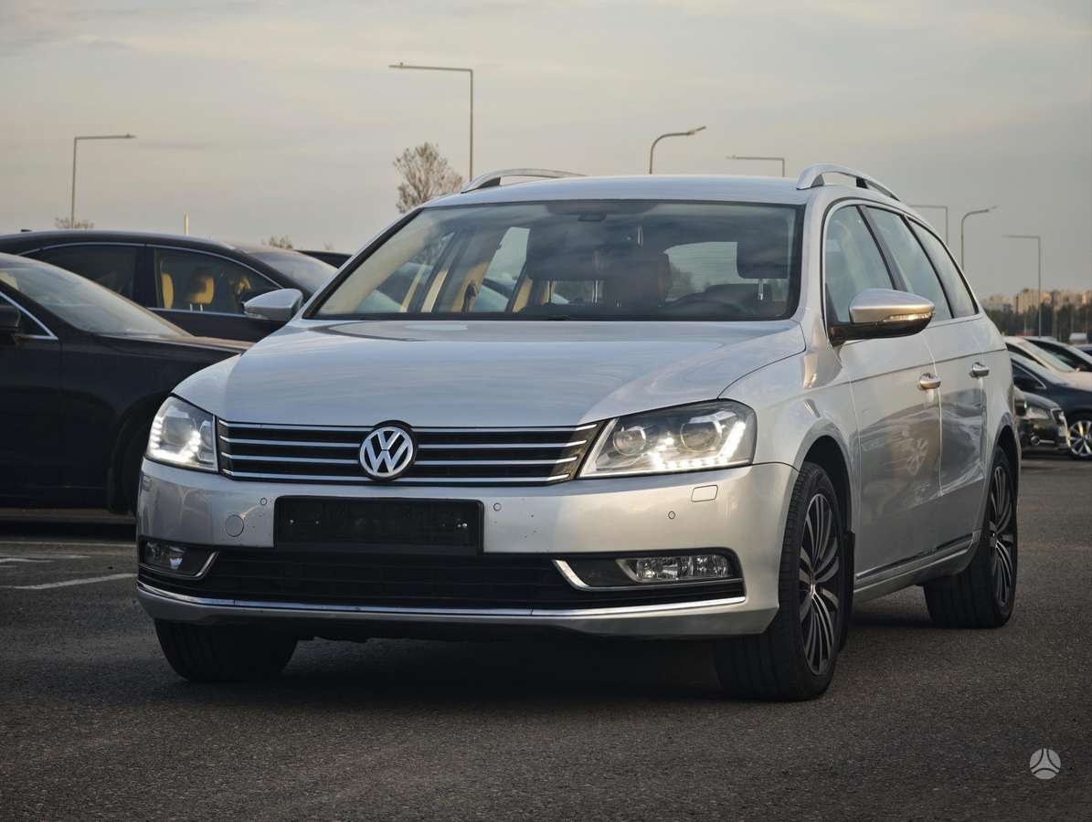Volkswagen Passat 2012 — interior