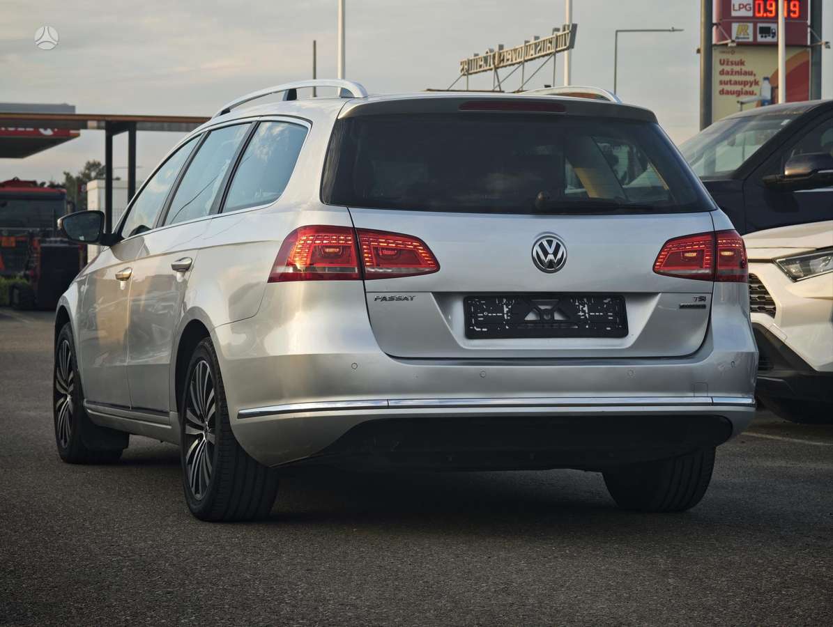 Volkswagen Passat 2012 — engine 1390 cm³, 150 HP (110kW)