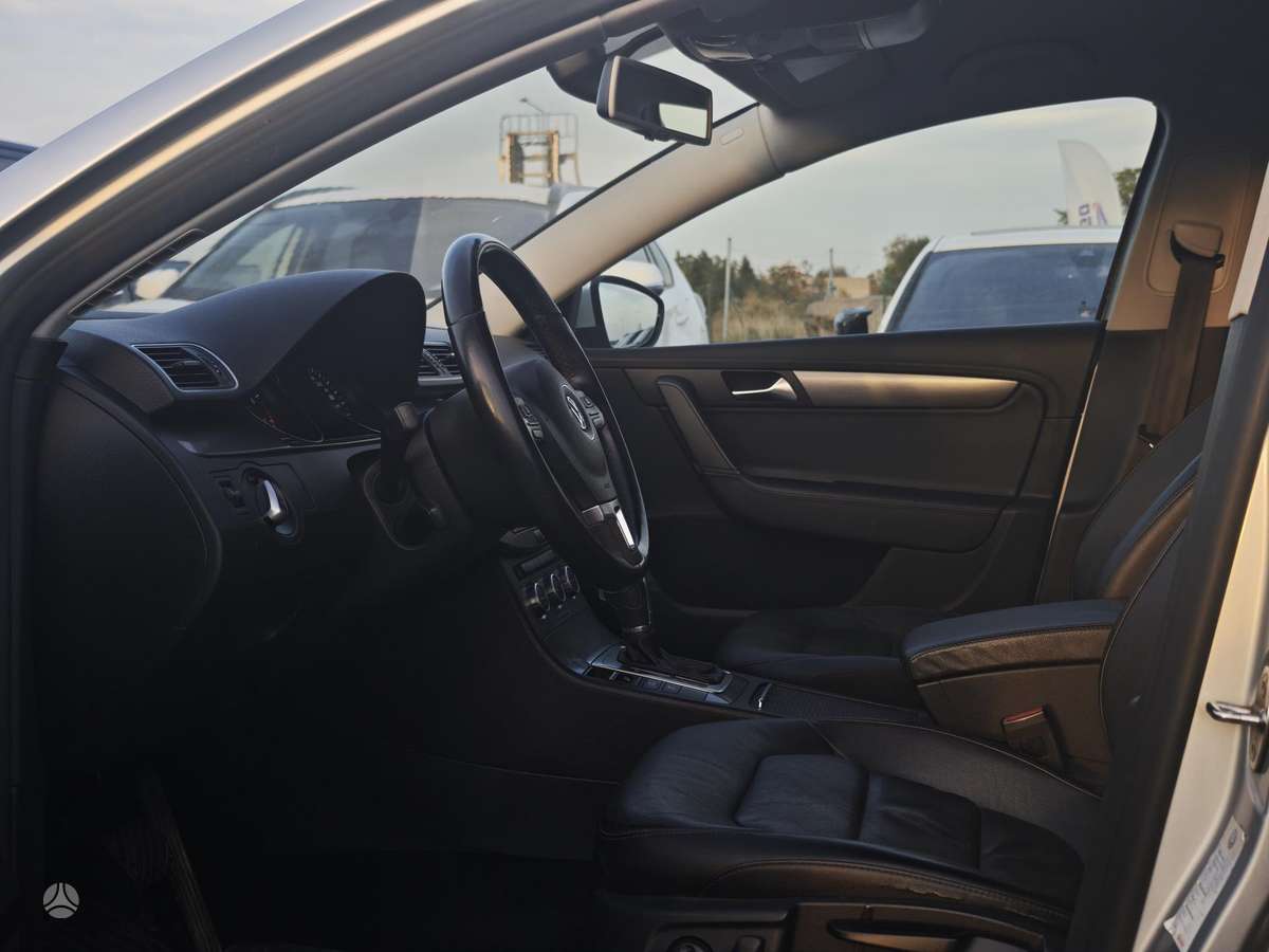 Volkswagen Passat 2012 — photo 7