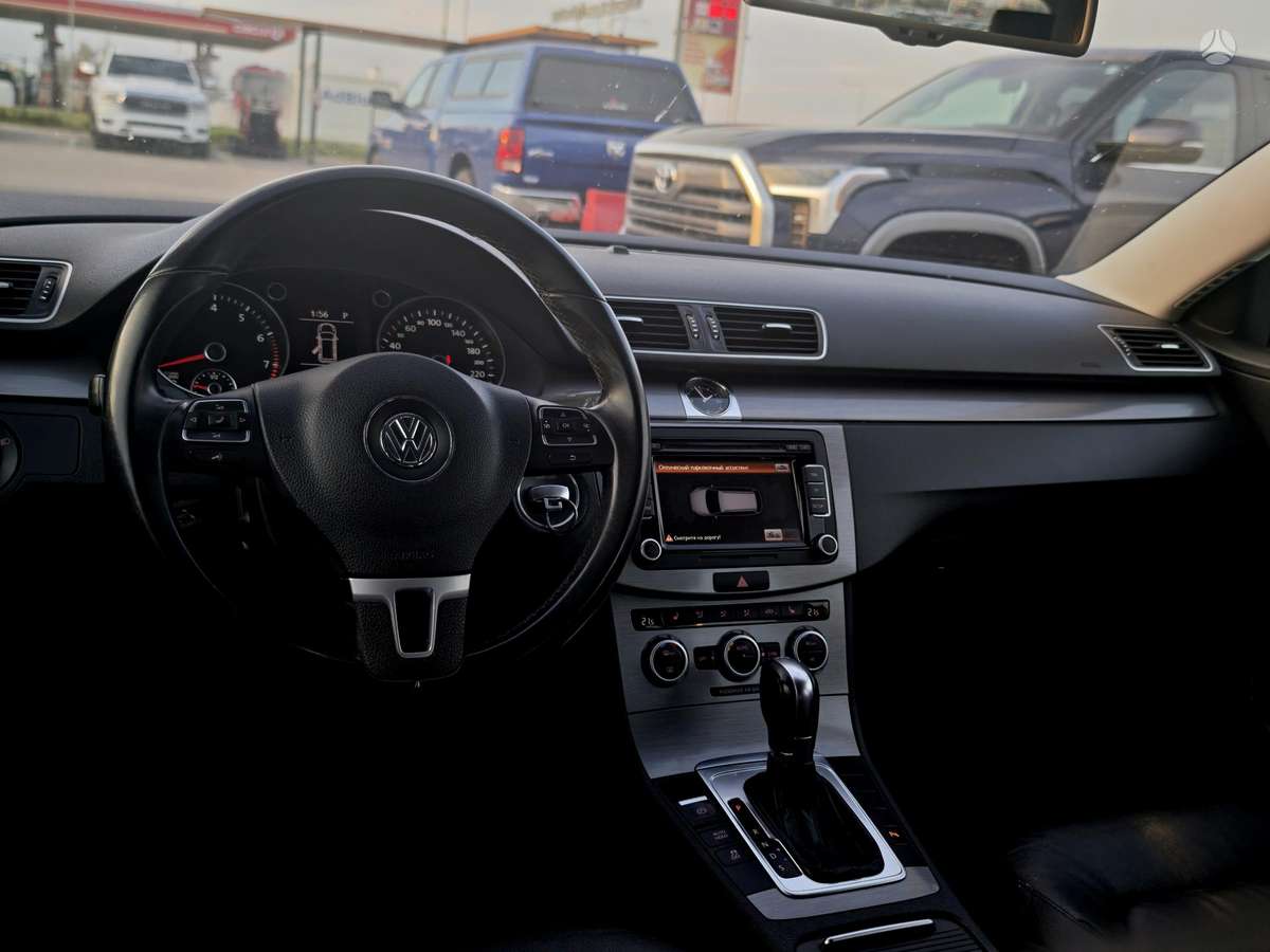Volkswagen Passat 2012 — photo 8