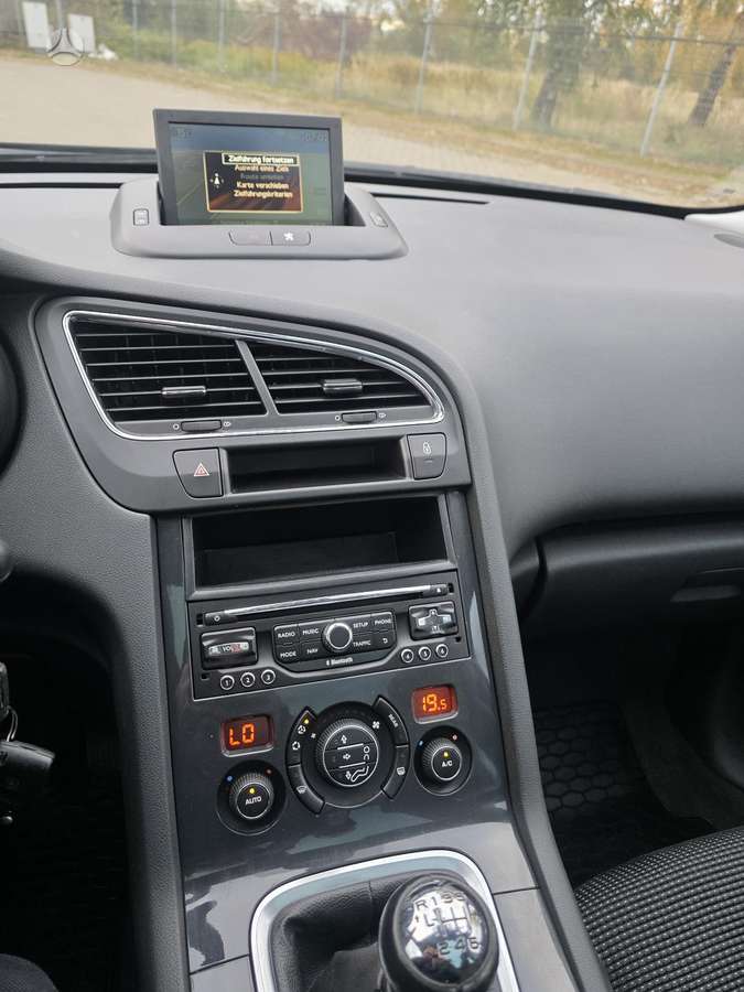 Peugeot 5008 2014 — photo 18