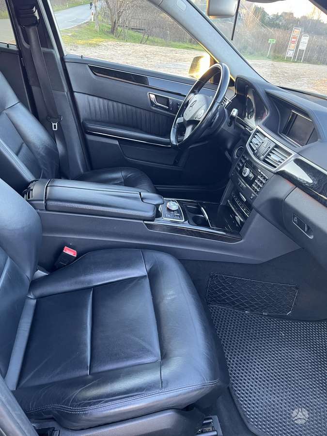 Mercedes-Benz E350 2010 — photo 7