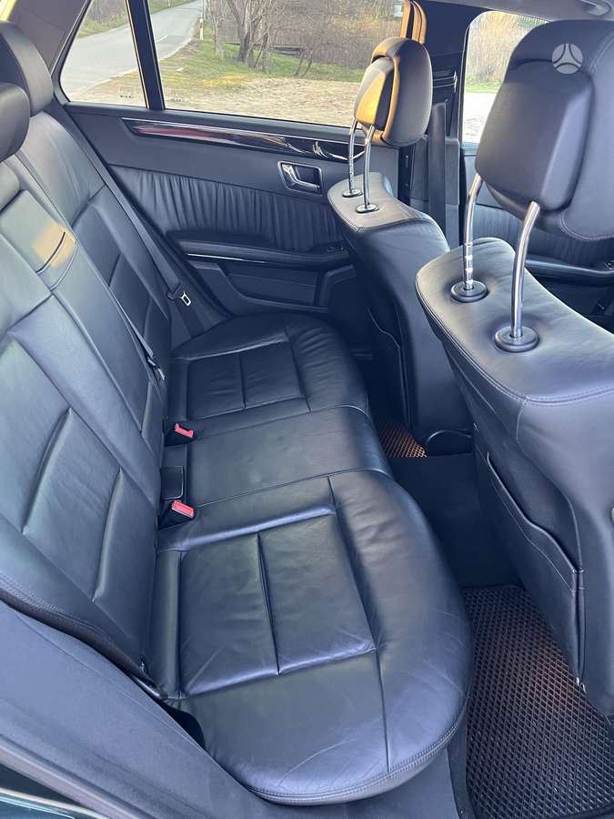 Mercedes-Benz E350 2010 — photo 8