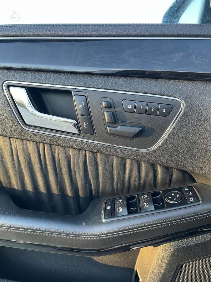 Mercedes-Benz E350 2010 — photo 9