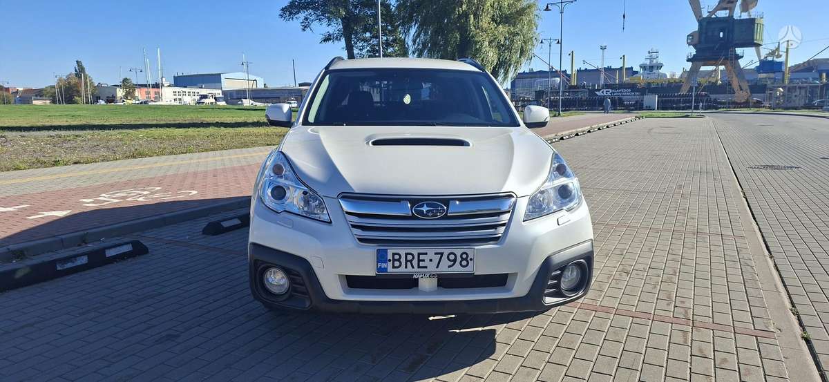 Subaru Outback 2013 — салон