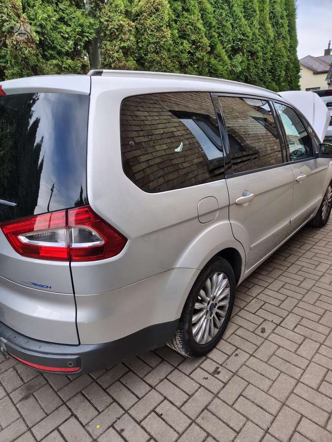 Ford Galaxy 2014 — rear view