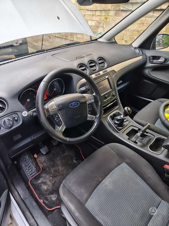 Ford Galaxy 2014 — photo 5