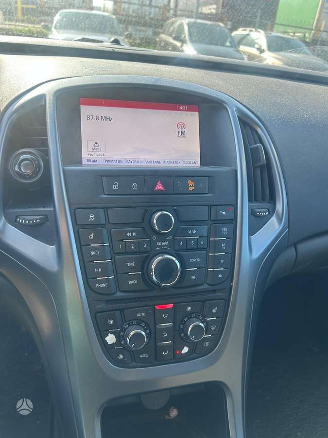 Opel Astra 2014 — photo 10