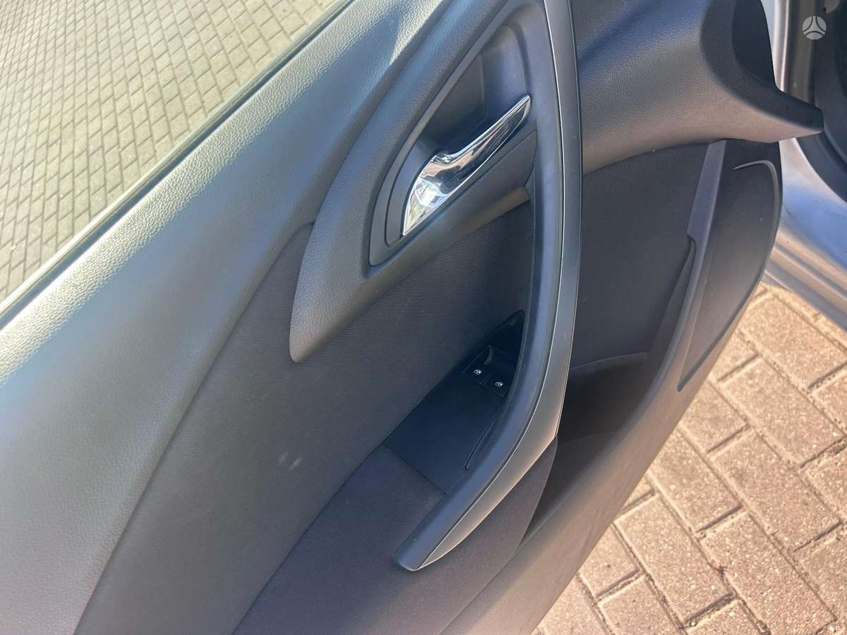 Opel Astra 2014 — photo 17