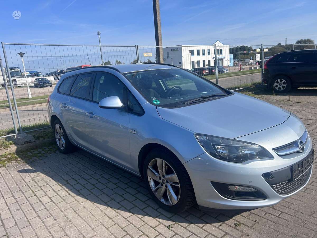 Opel Astra 2014 — interior