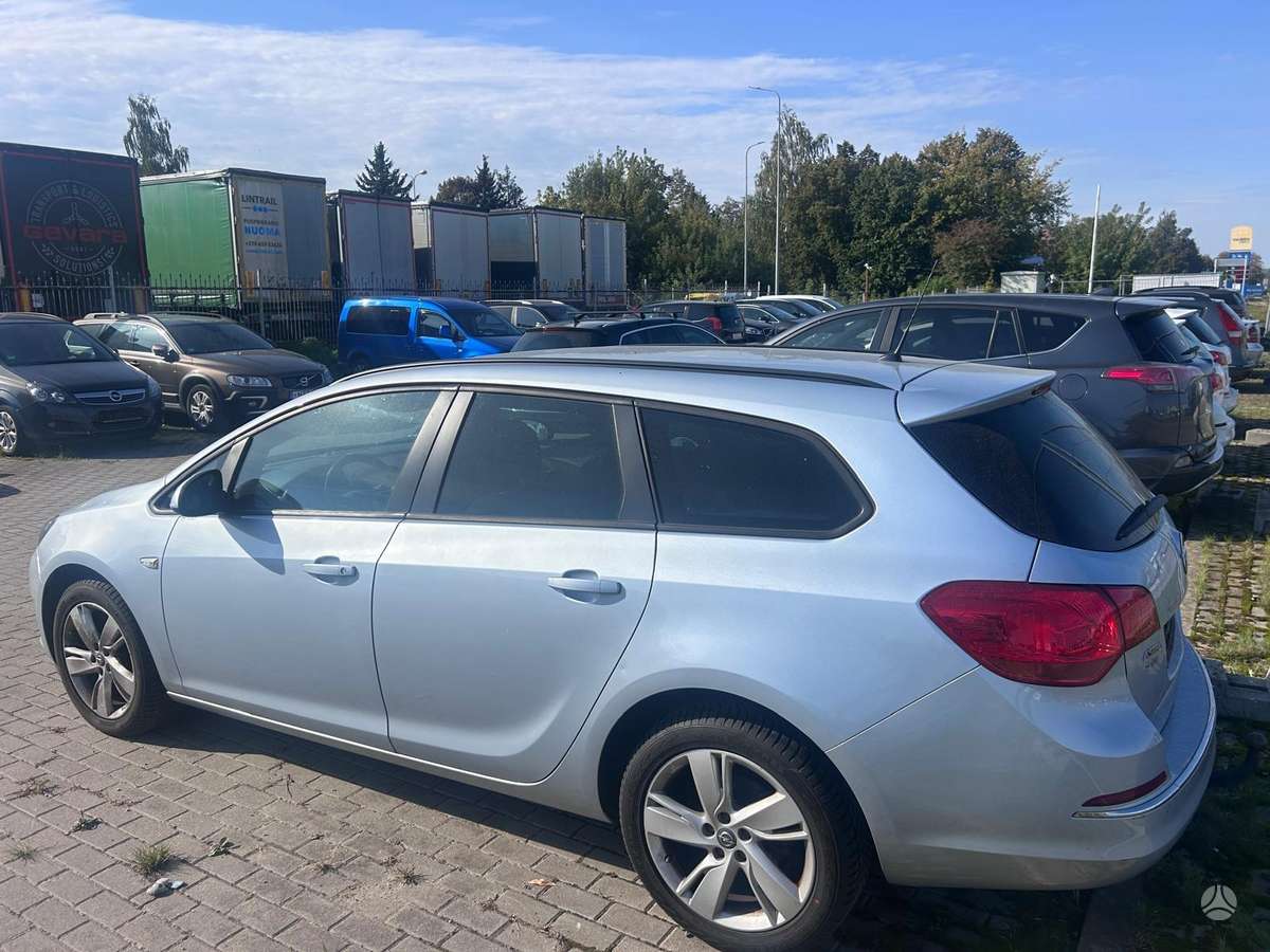Opel Astra 2014 — photo 5