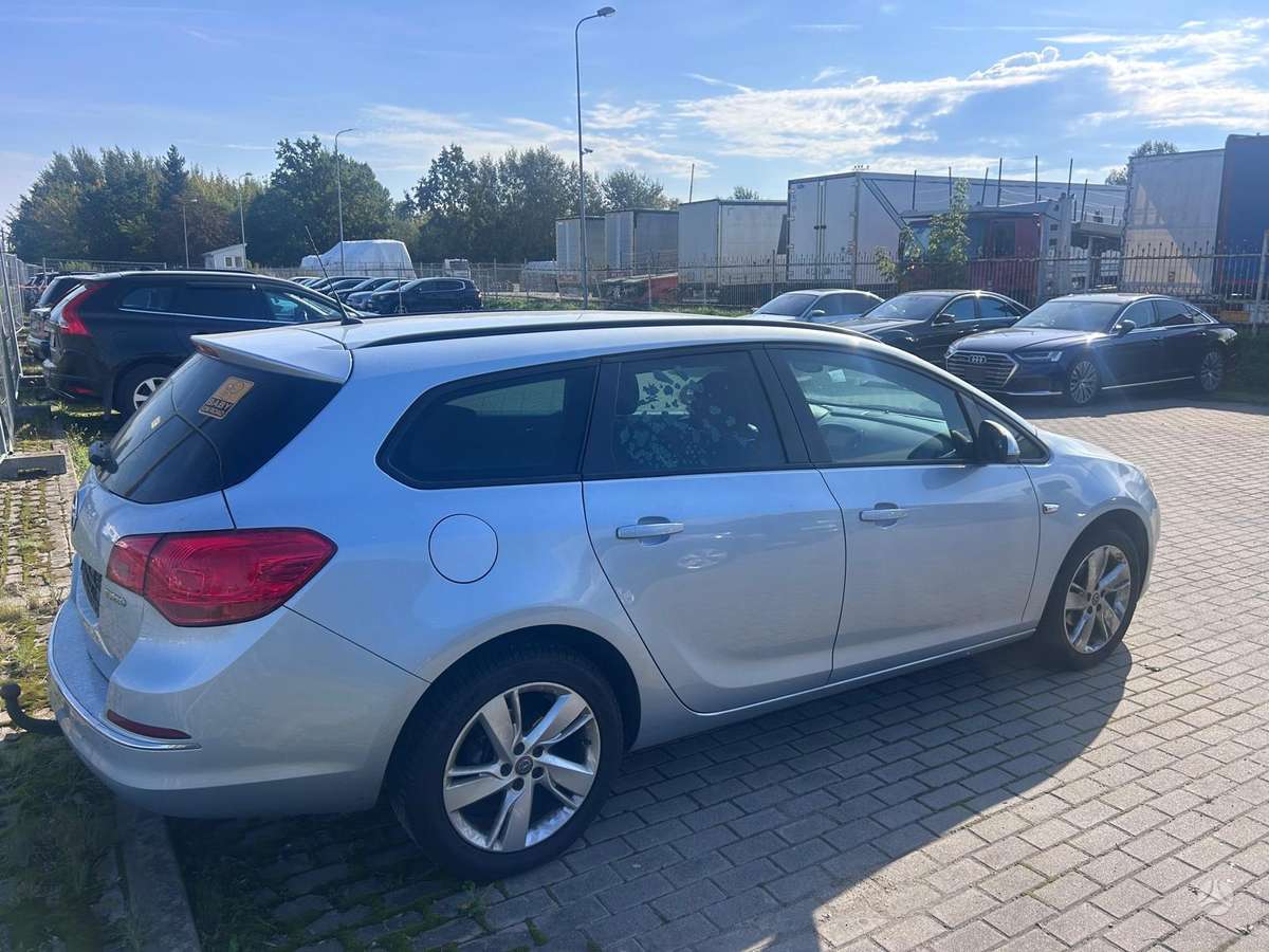 Opel Astra 2014 — photo 6