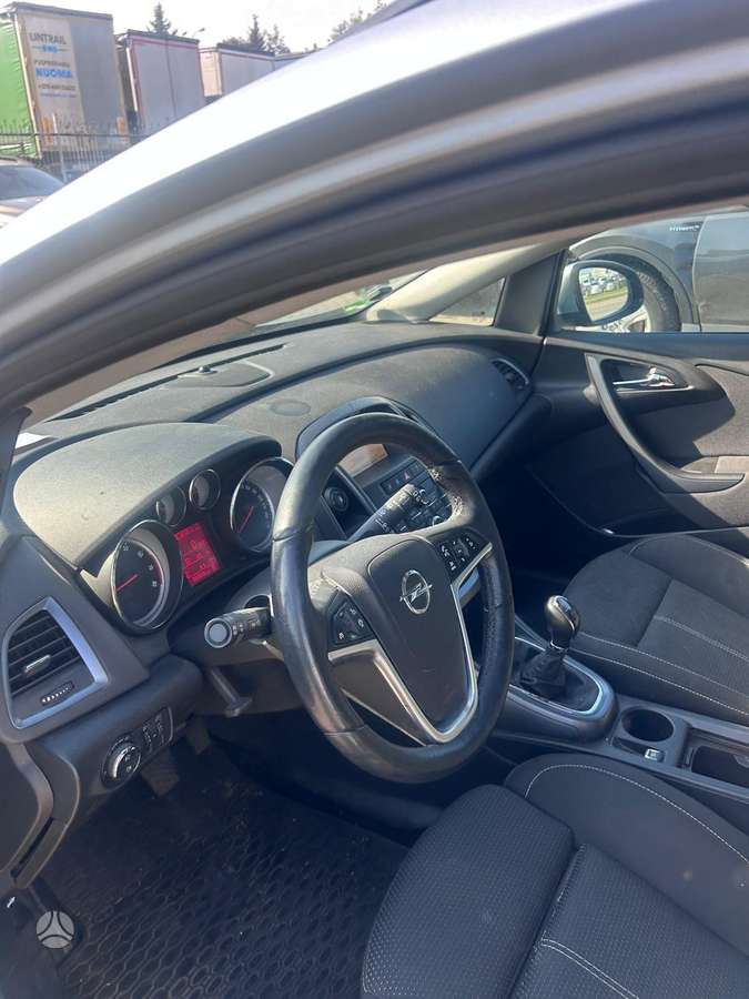 Opel Astra 2014 — photo 8