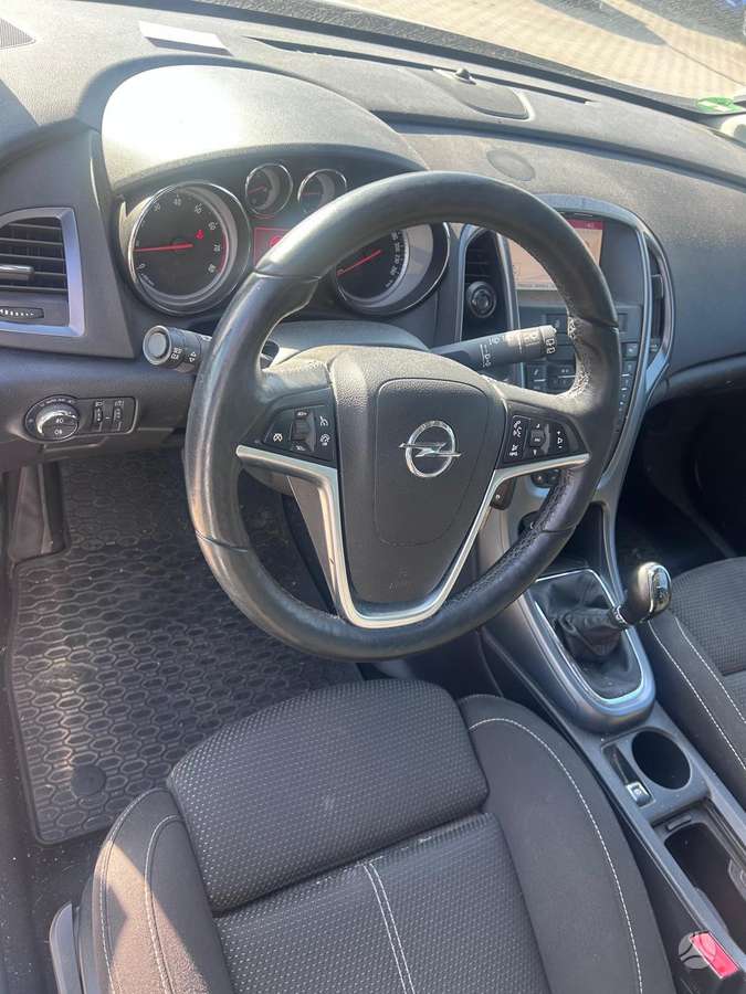 Opel Astra 2014 — photo 9