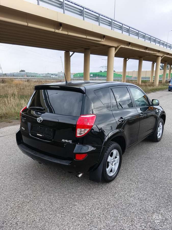 Toyota RAV4 2008 — вигляд ззаду
