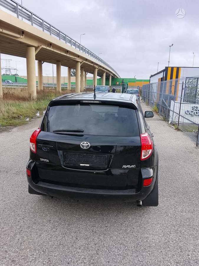 Toyota RAV4 2008 — салон