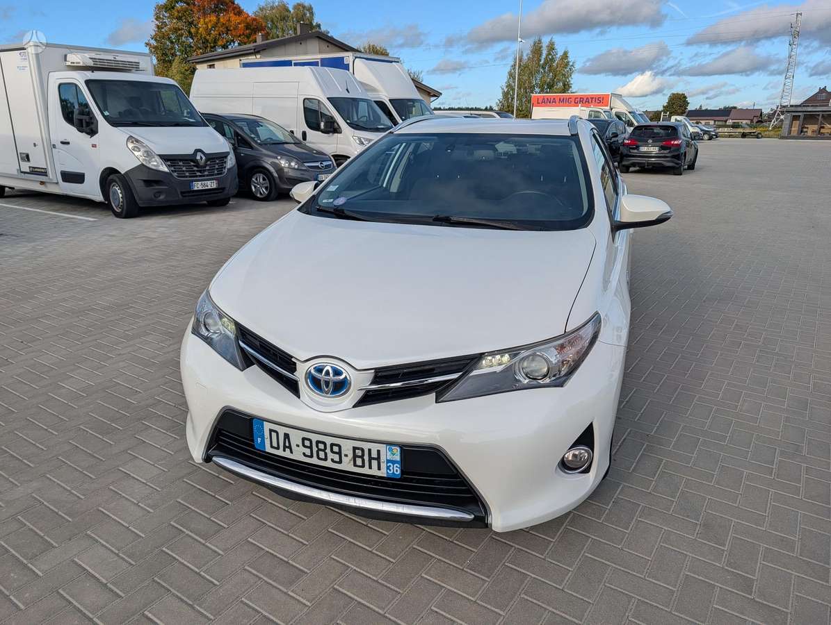 Toyota Auris 2013 — вигляд ззаду