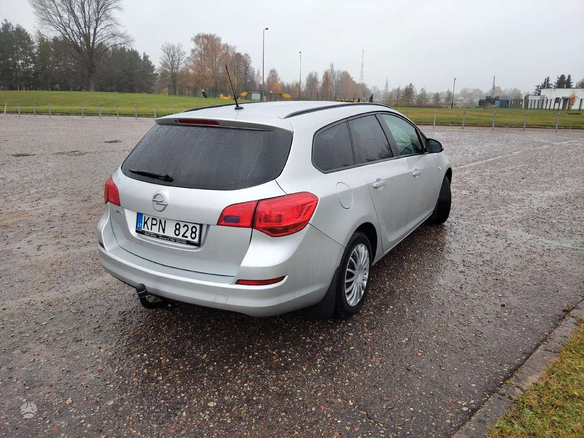 Opel Astra 2012 — engine 1598 cm³, 116 HP (85kW)