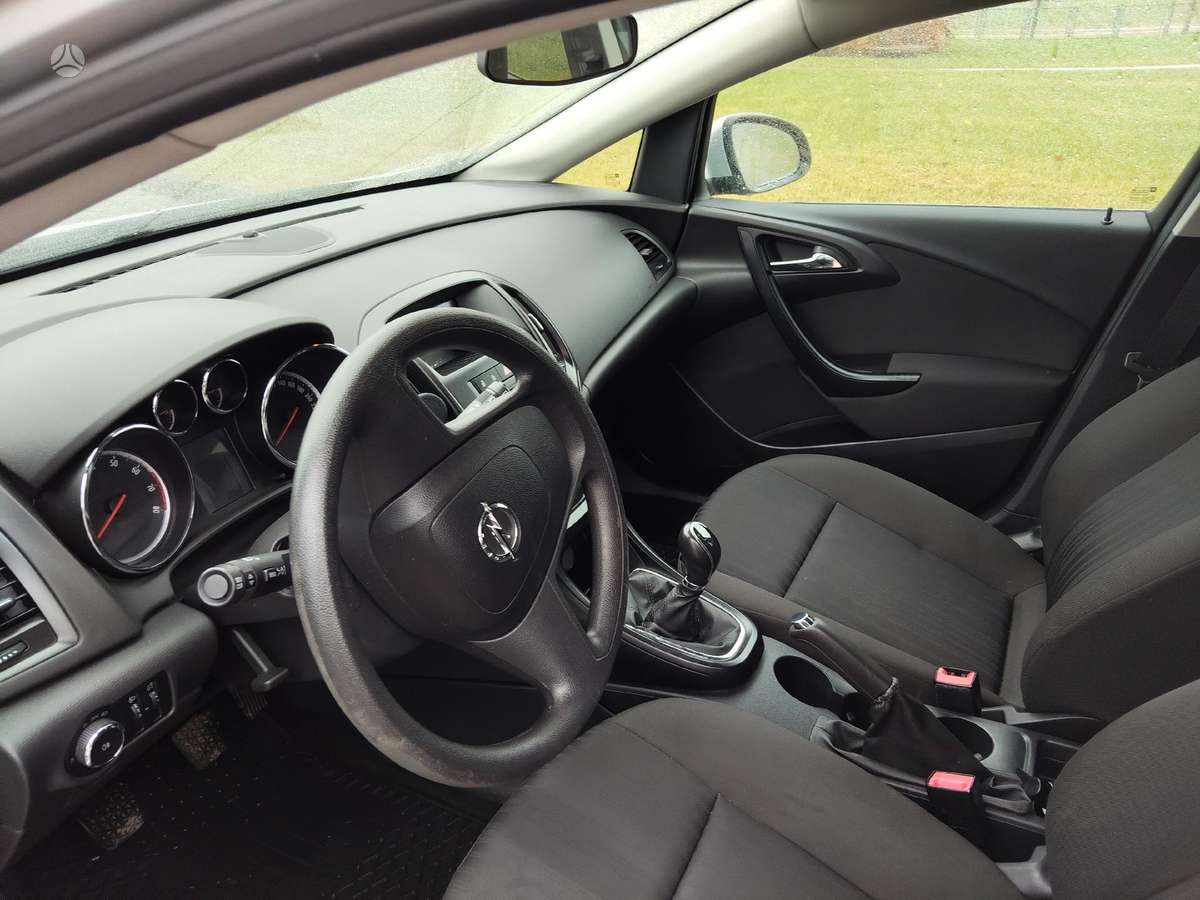 Opel Astra 2012 — photo 5