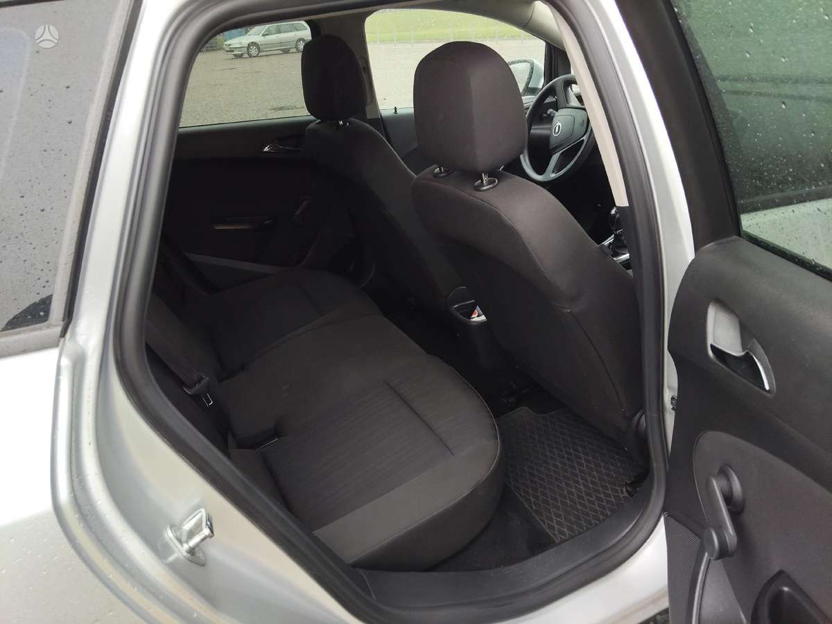 Opel Astra 2012 — photo 7