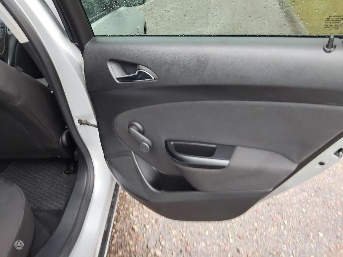 Opel Astra 2012 — photo 8