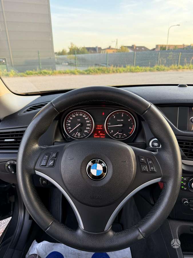 BMW X1 2011 — фото 12