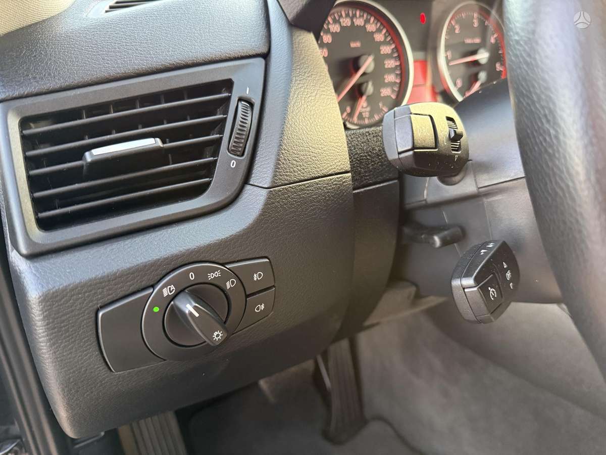 BMW X1 2011 — фото 17